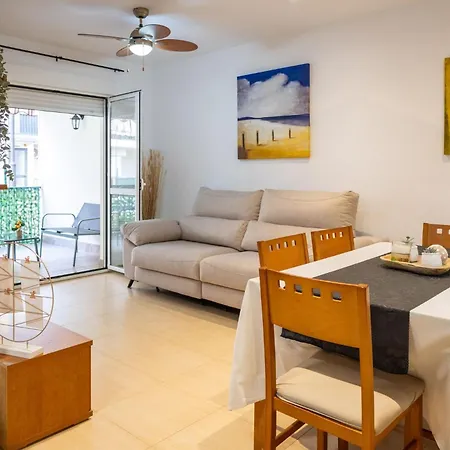 Luxury 2 Bedrooms With Pool And Garage *