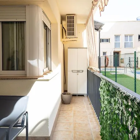 Luxury 2 Bedrooms With Pool And Garage Apartment *